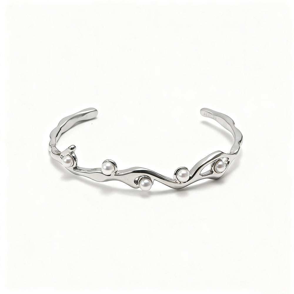"Elegant silverarmband med pärlor från AEDORA Jewelry - Mirabel Pearl Bracelet"